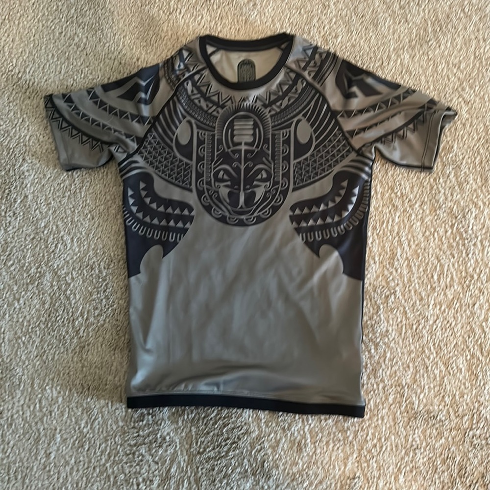 Venus rash guard size xxl never worn no bad smells